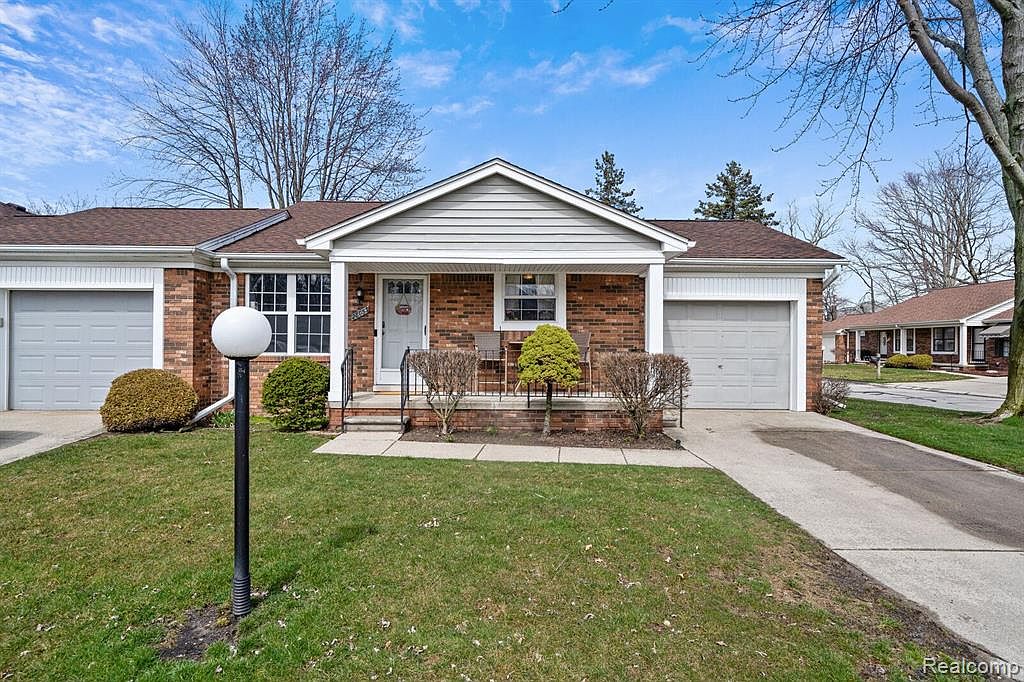 28053 Thorntree Ln, Harrison Township, MI 48045 Zillow
