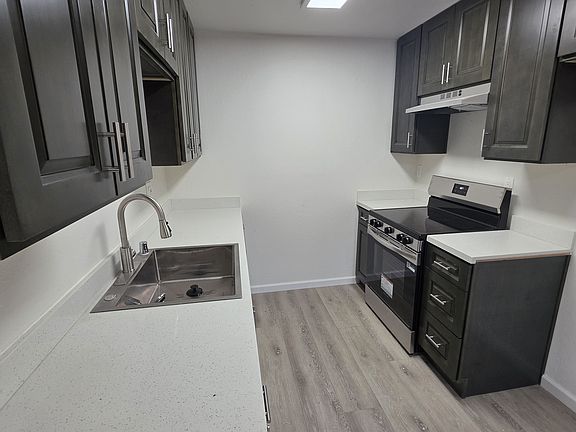 3rd image of 250 Bel Air Dr #A