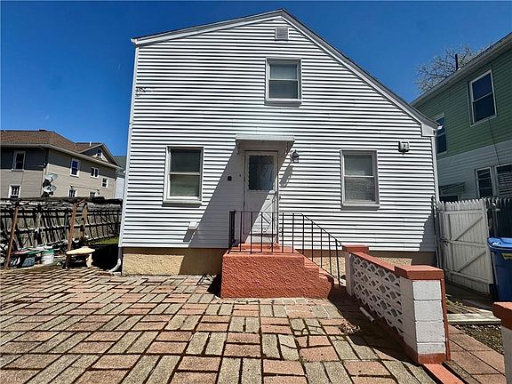 2nd image of 215 Roosevelt St