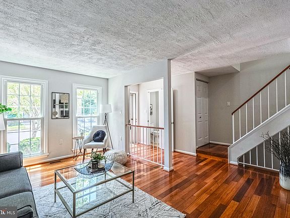 5th image of 5415 New London Park Dr