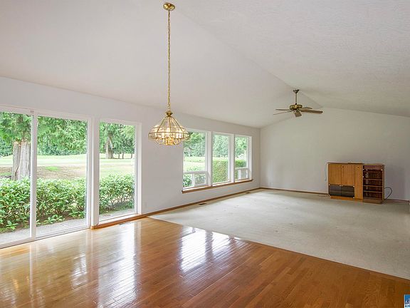 3rd image of 158 Fairway Dr