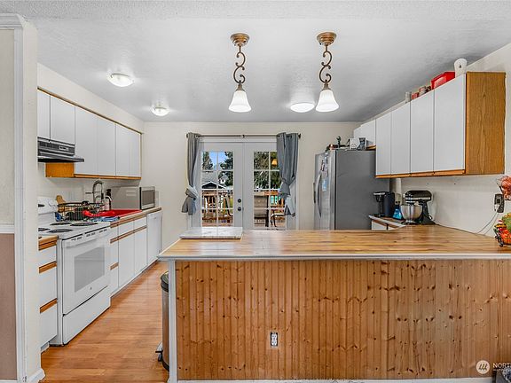 4th image of 227 Belmark Avenue