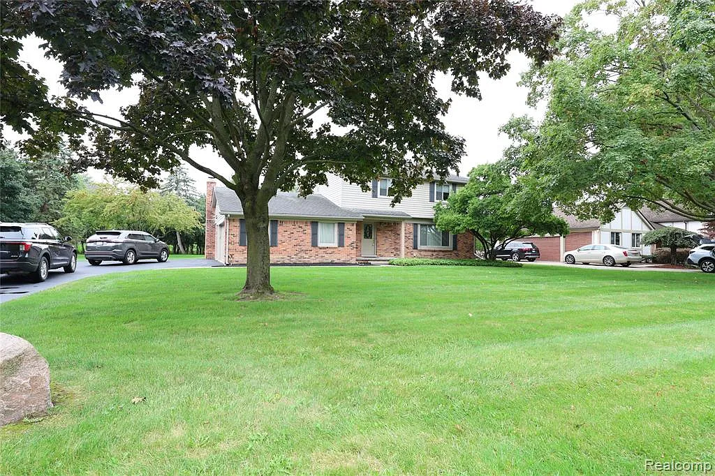 4 bed, 2.5 bath, 2137 sqft, $3,400 — Photo 2