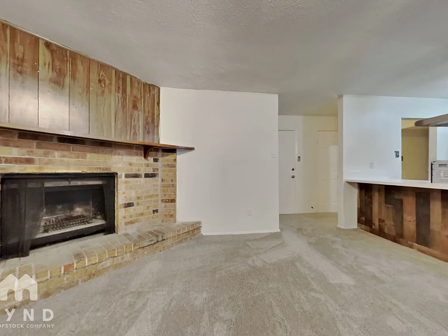 3 bed, 2.0 bath, 1403 sqft, $1,675 — Photo 3