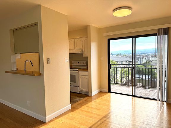 3rd image of 623 Commercial Ave #5