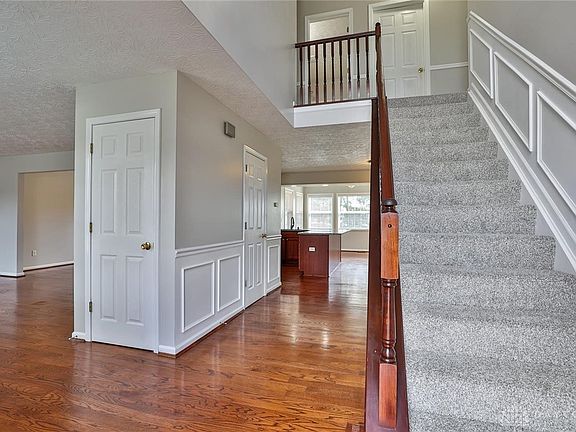 5th image of 5984 Bluffs Dr