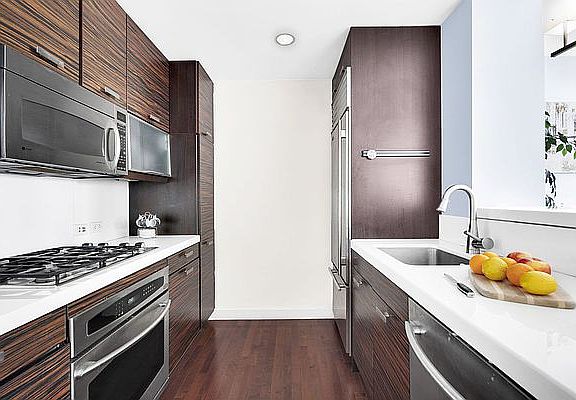4th image of 225 E 34th St APT 14B