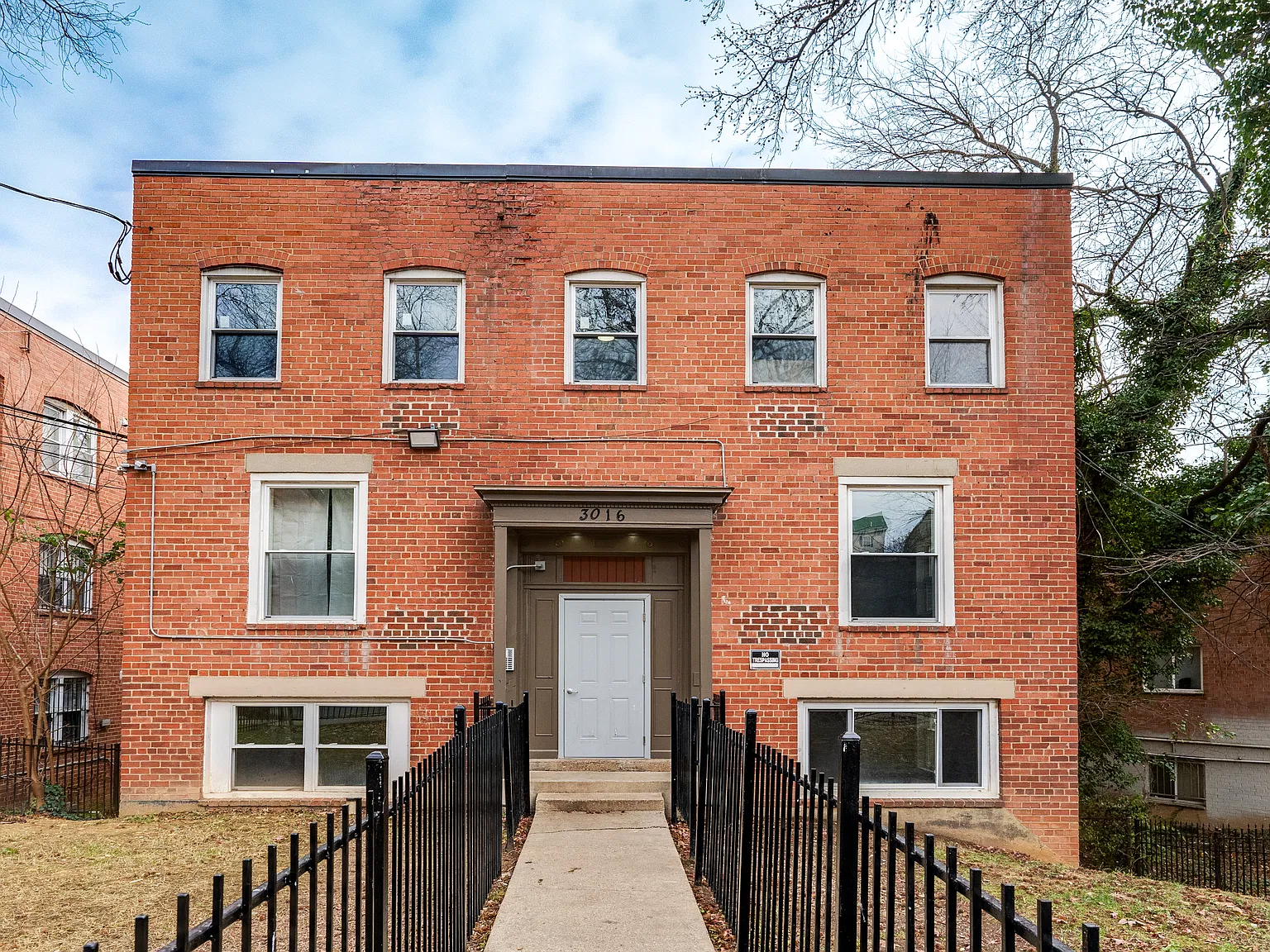 3 bed, $2,000 — Photo 1