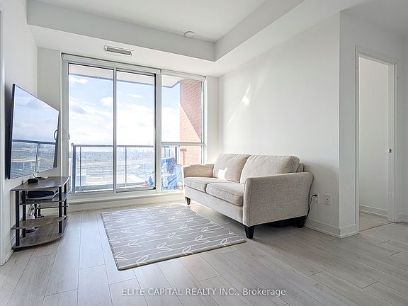 5th image of 31 Tippett Rd #1010