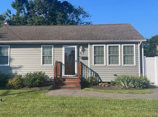 5 Silverpine Dr, Amityville, NY 11701