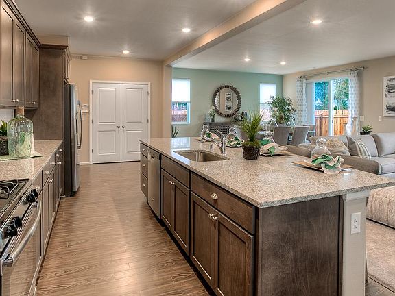 2nd image of 3261 Hanna Dr NE