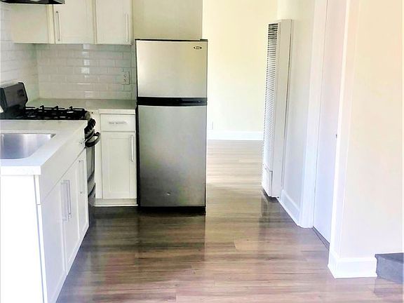 5th image of 7607 Lexington Ave APT D