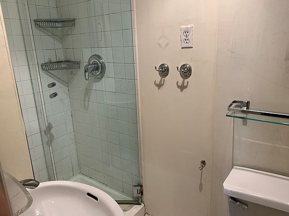 5th image of 412 E 73rd St #1B