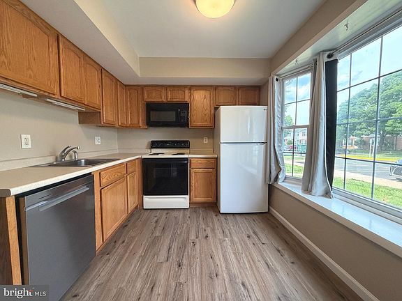 2nd image of 8854 Cherry Oak Ct