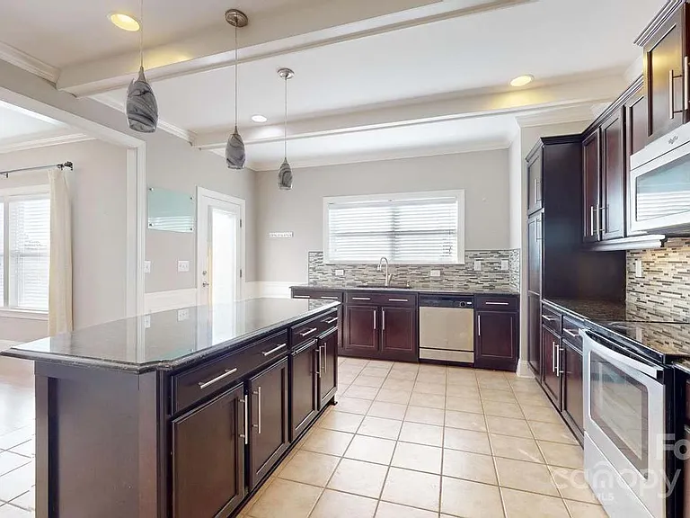 101 Isabella Ct — Photo 3