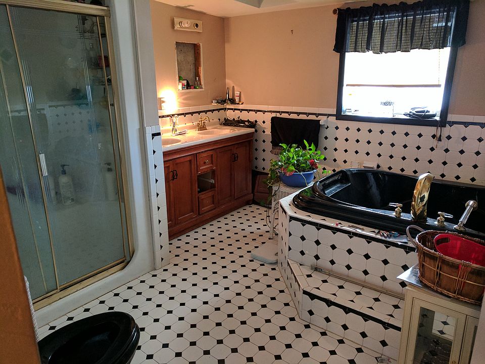 2nd image of 3354 Chestnut Ave