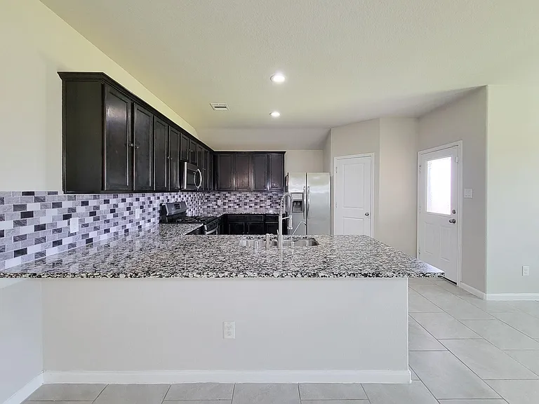 29614 Breakwater Dr — Photo 37