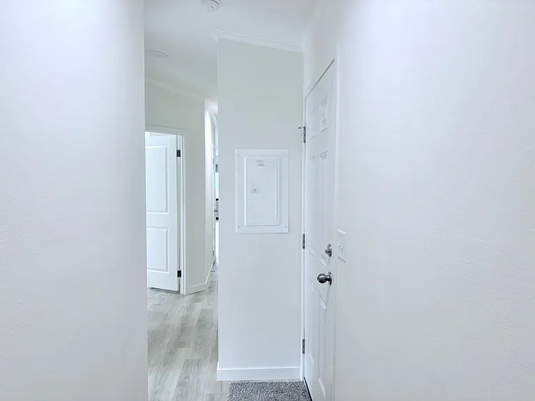 402 Lily Ln — Photo 8