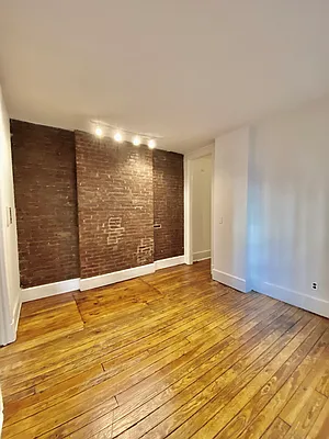 Rented by CMV Realty Inc. | media 3