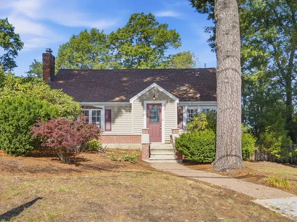 1 Great Pines Ave, Burlington, MA 01803