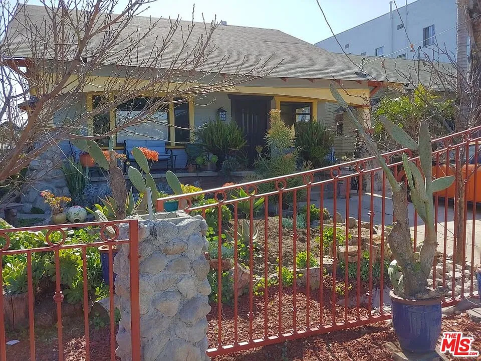 2 bed, 2.0 bath, 1081 sqft, $4,100 — Photo 3