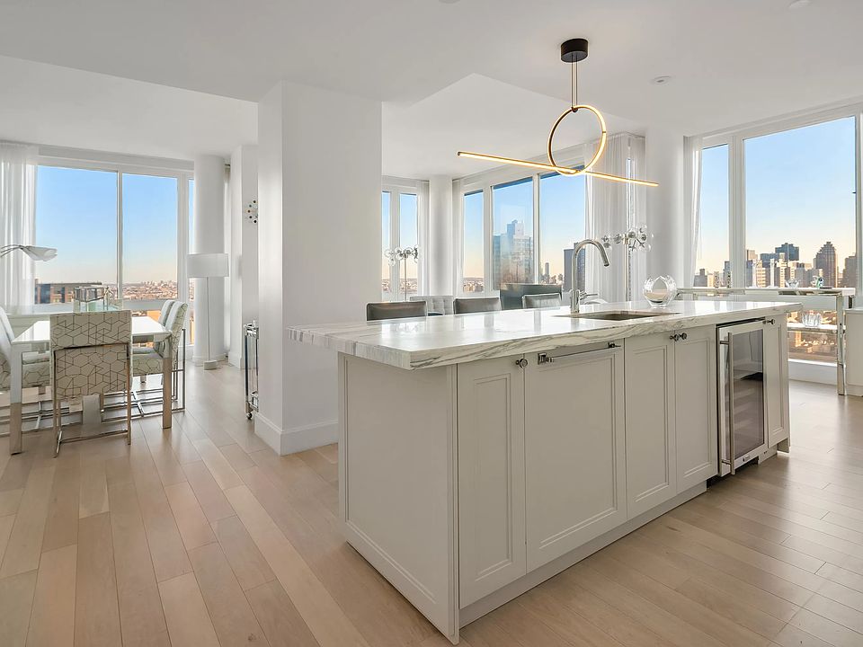 1st image of 389 E 89th St APT 32B