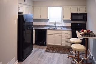 3rd image of 800 NE Ball Dr APT A