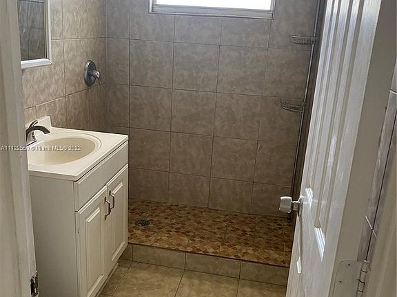 3rd image of 1060 NE 80th St APT 2