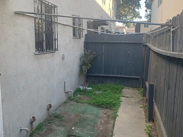 319 N Rose St — Photo 9