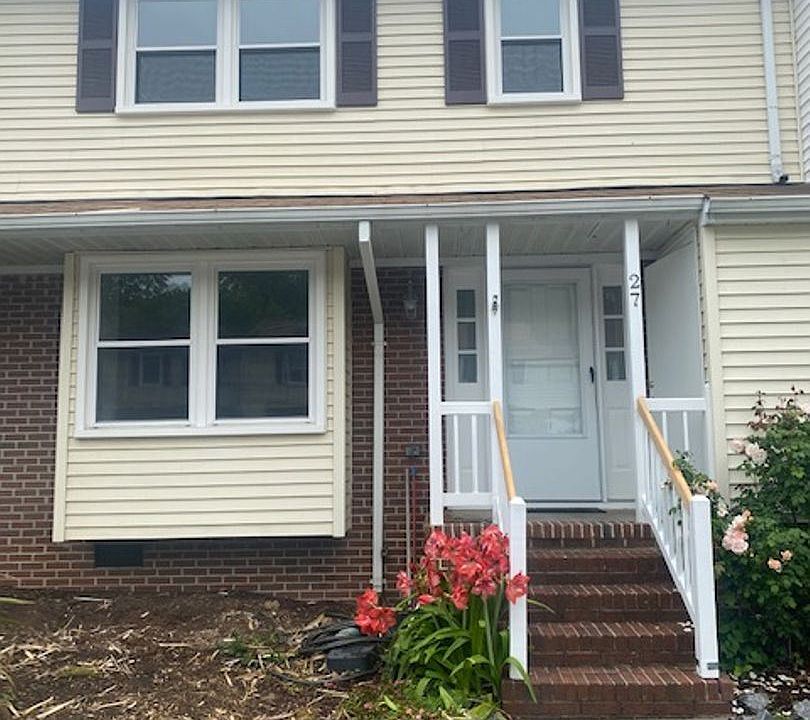 1st image of 27 Bromley Dr