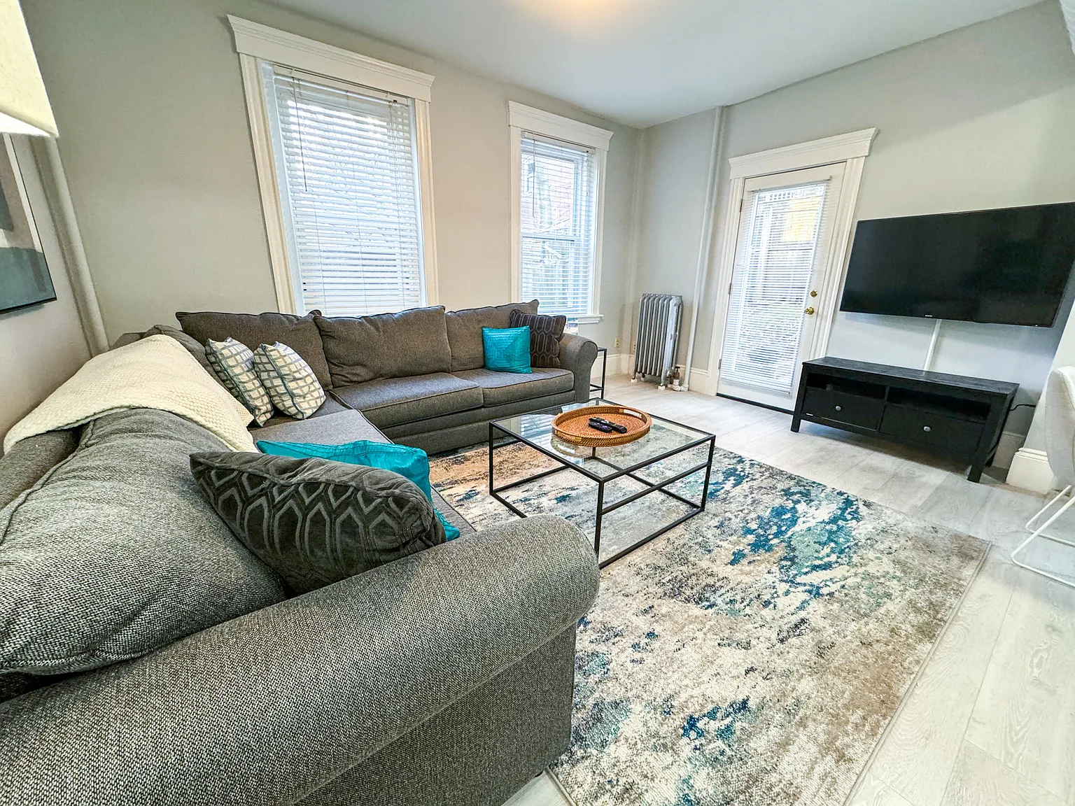 3 bed, 1100 sqft, $11,550 — Photo 3