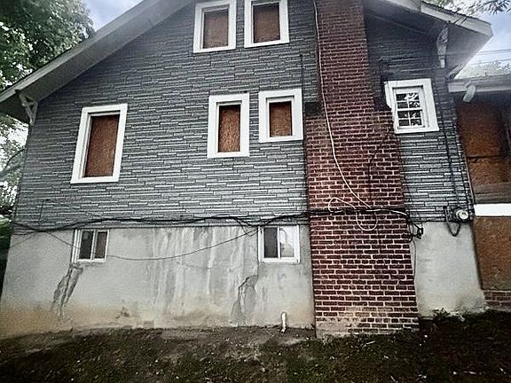 5th image of 3002 24th St NE
