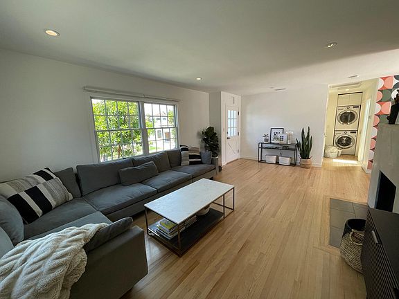4th image of 3765 Milan St