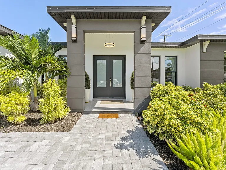 3701 W Leila Ave — Photo 1