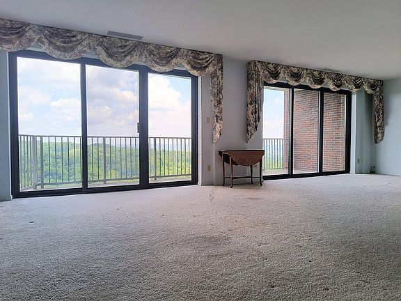 5th image of 5300 Hamilton Ave Unit 1409