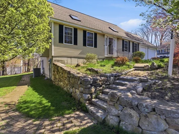 19 Brendan Rd, Clinton, MA 01510