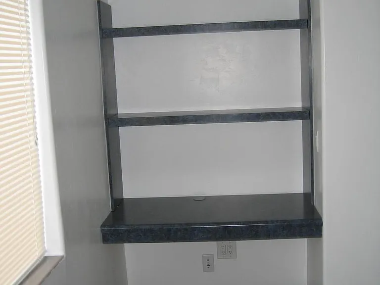 515 E Lester St — Photo 8