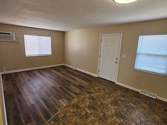 2nd image of 1086 Tonawanda Ave #1086