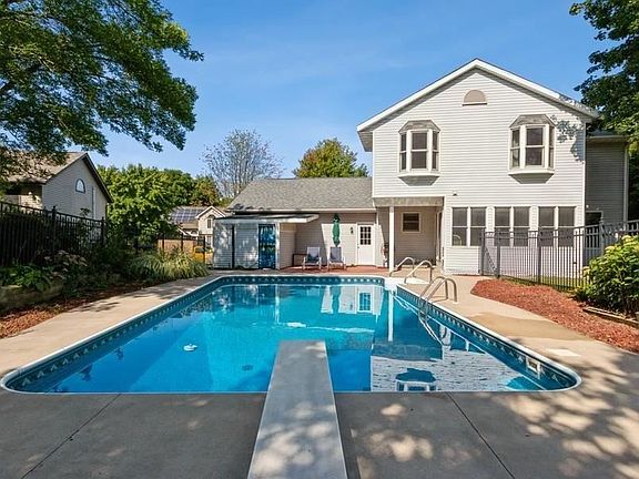 2nd image of 48 Galway Cir