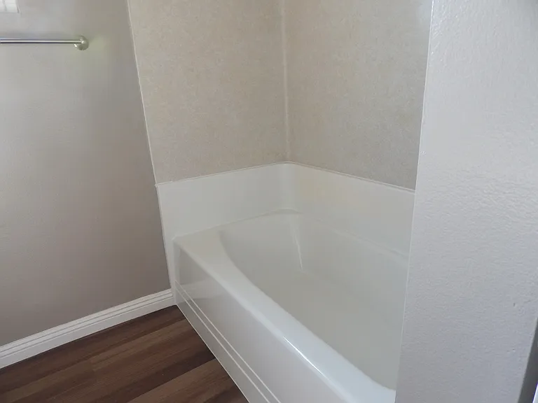 2101 Curtis Ave #4 — Photo 8