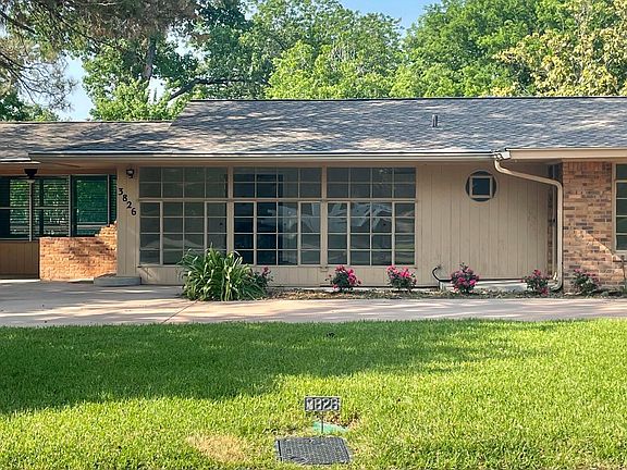 2nd image of 3826 S Hills Cir