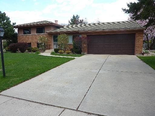 1st image of 935 Leahy Cir