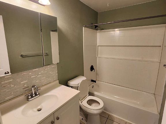 3rd image of 4380 Loomis Ave APT D