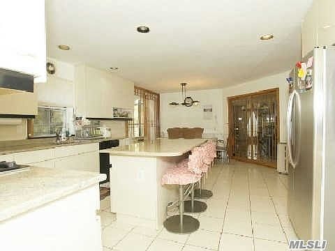 4th image of 59 Villanova Ln