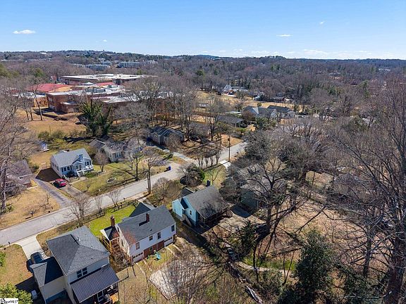 4th image of 40 Briarcliff Dr