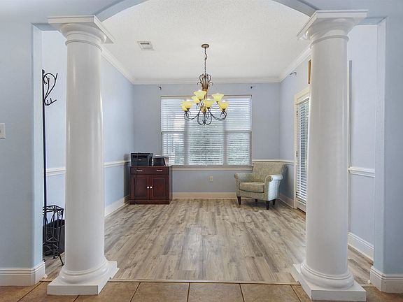 3rd image of 580 Club House Dr W