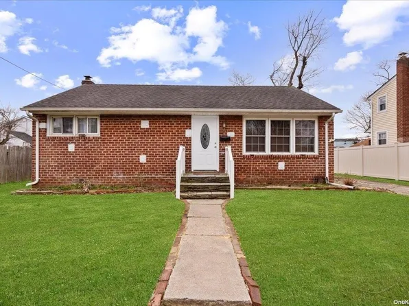 5 Penndale Drive, Amityville, NY 11701