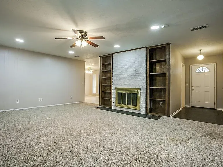 1508 Northcrest Dr — Photo 3