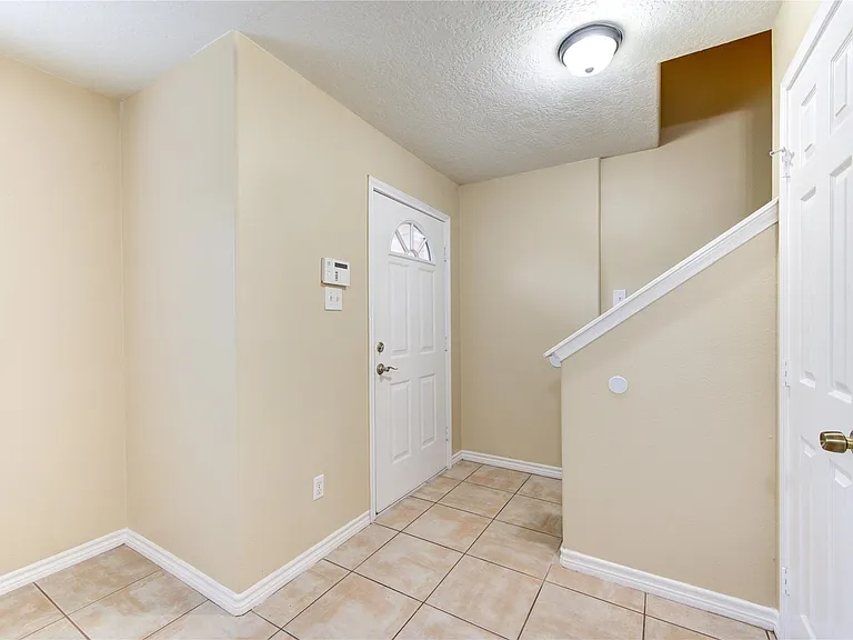 605 Center St #B — Photo 11