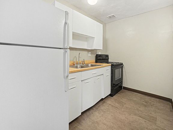 3rd image of 1951 Clinton St APT 5